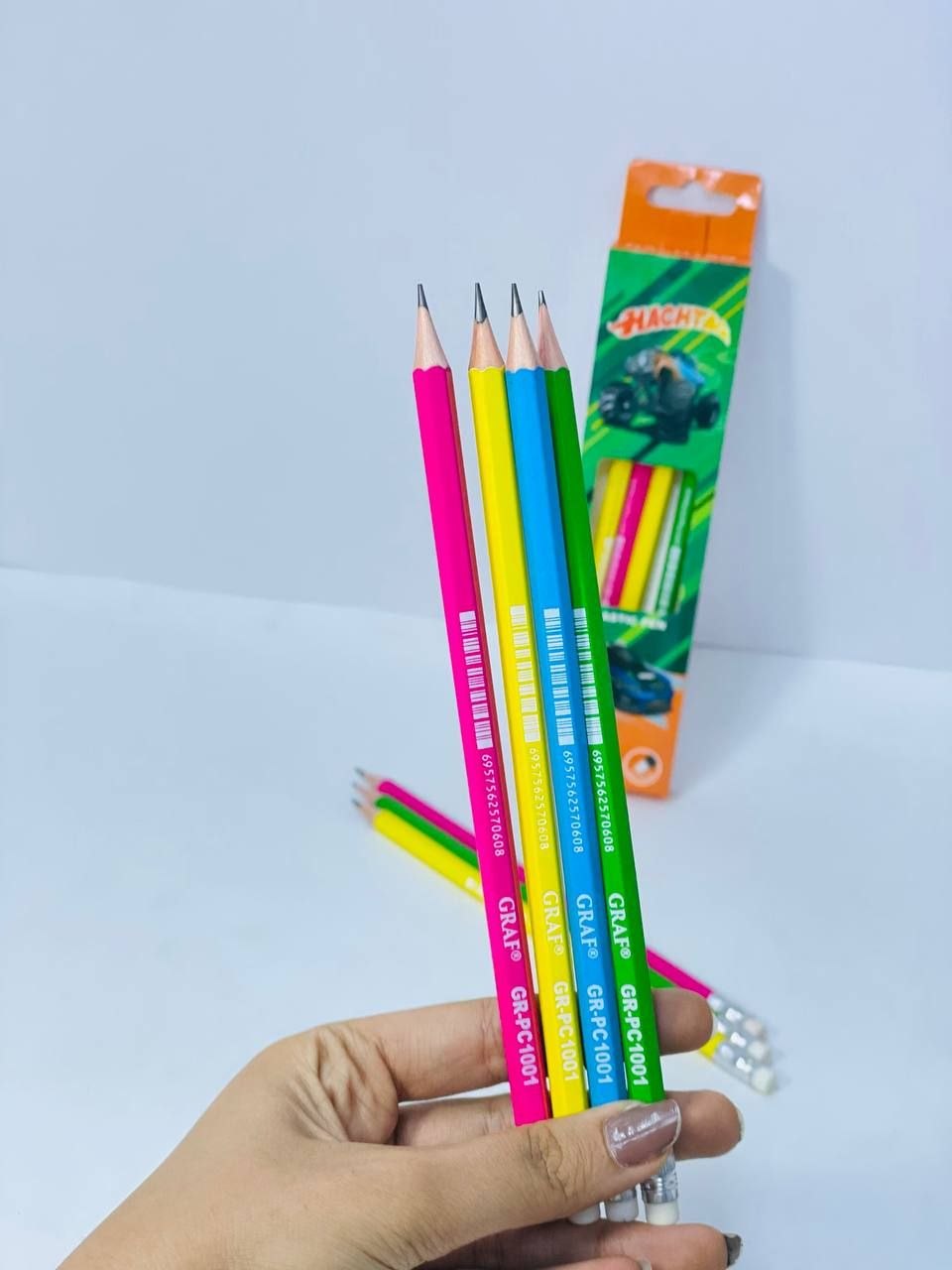 علبة اقلام رصاص ✏️ HB