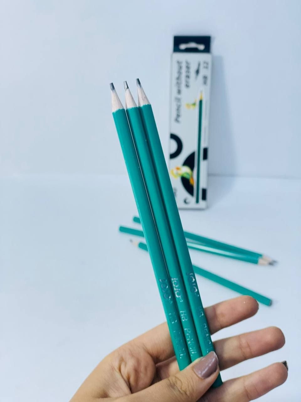 علبة اقلام رصاص JOJO ✏️✏️