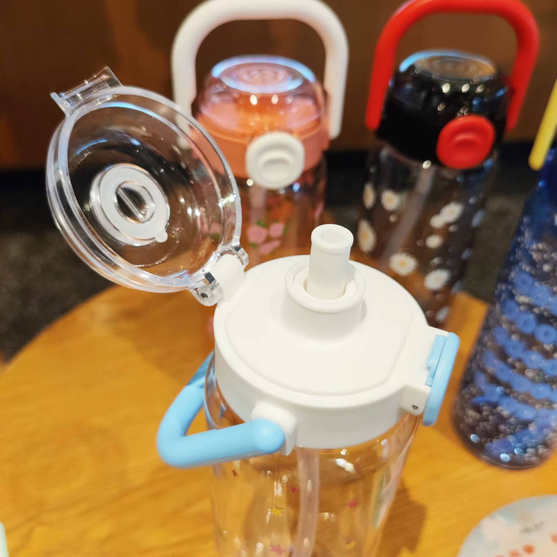 زجاجة المياه الشفافة   ❇️♻️☑️✨