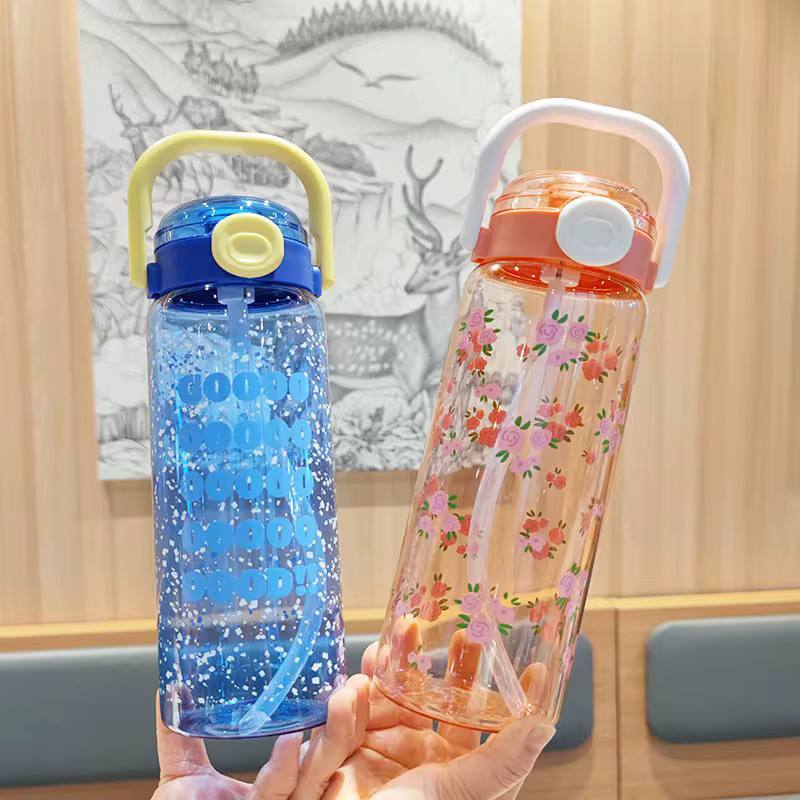 زجاجة المياه الشفافة   ❇️♻️☑️✨