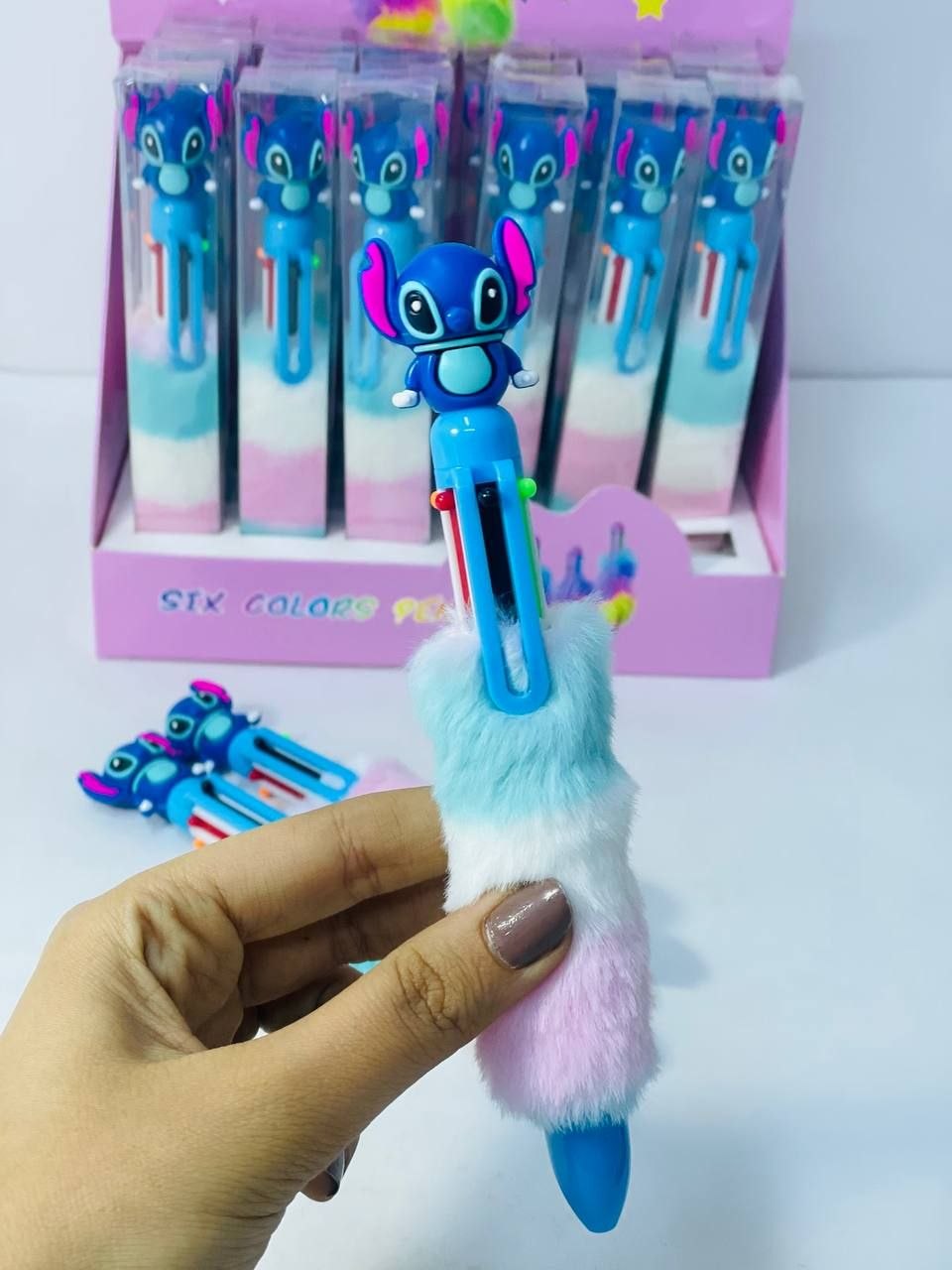 قلم جاف بالفرو 🪢📨🖊️