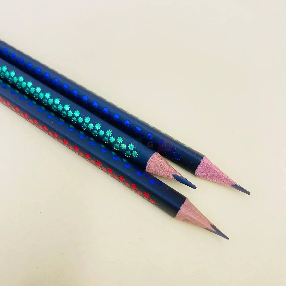 علبة اقلام رصاص دومز ✏️