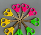 المقص البلاستيك في سن معدن ✂️✂️📝