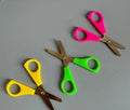 المقص البلاستيك في سن معدن ✂️✂️📝