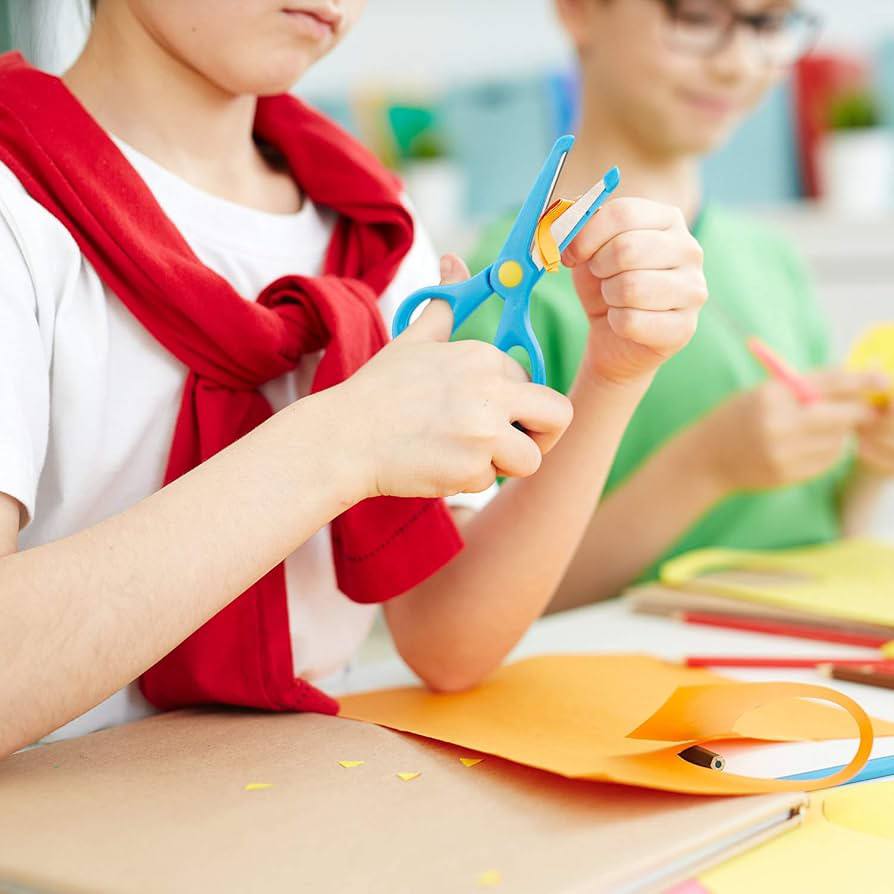 المقص البلاستيك في سن معدن ✂️✂️📝
