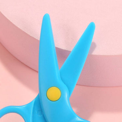 كارت المقص البلاستيك ✂️✂️📝