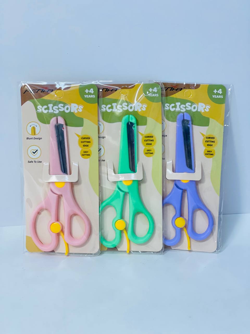 كارت المقص البلاستيك في سن معدن ✂️✂️📝