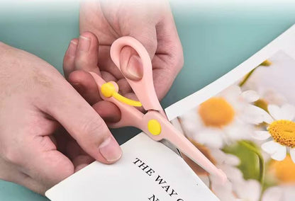 كارت المقص البلاستيك في سن معدن ✂️✂️📝