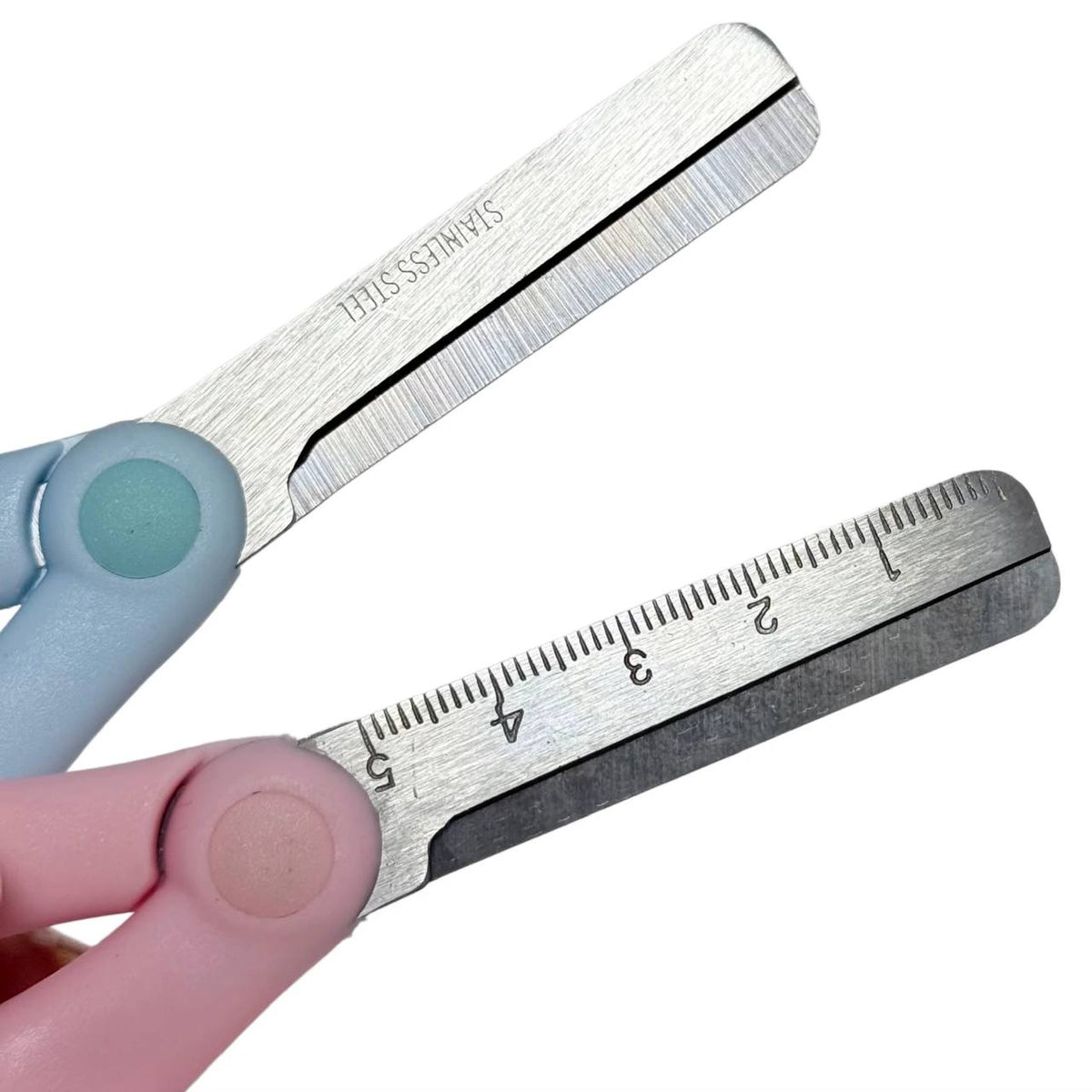 كارت المقص البلاستيك في سن معدن ✂️✂️